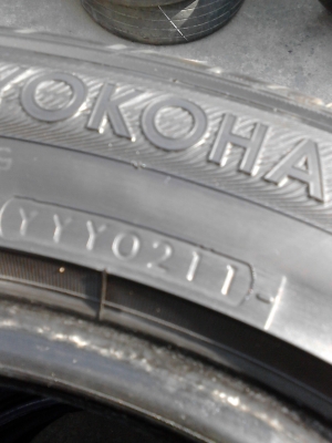 225/55R17  YOKOHAMA  ADVANCE db  มีชุด 4 เส้น โทร.081-427-3941