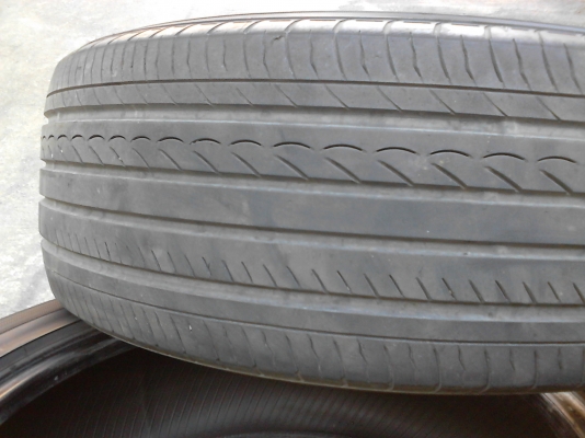 225/55R17  YOKOHAMA  ADVANCE db  มีชุด 4 เส้น โทร.081-427-3941