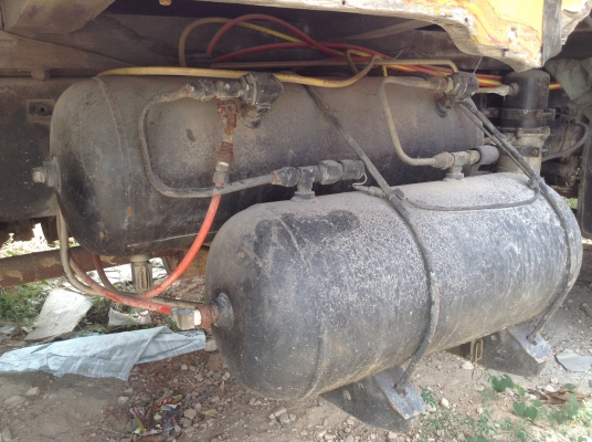 ขาย 10 ล้อเพลาเดียว KT925 พื้นเรียบ เครื่อง EH700 168 HP ช่วงล่างลูกหมากร้อย เบรคทิฟฟี่ ยาง 70\% ทะเบียนพร้อมแจ้ง ม79 ให้