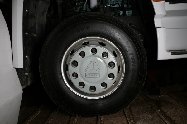 ยางใหม่รถบรรทุกTRIANGLE ติดมาพร้อมกระทะล้อ 9 นิ้ว 11 วง/เส้น