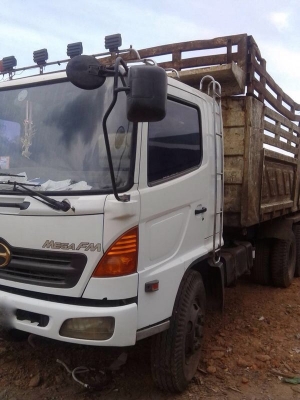 รถฮีโน่ 10 ล้อดั้ม 220 แรงม้า. ปี 48  สนใจติดต่อ 081 - 6079515