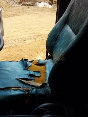 รถฮีโน่ 10 ล้อดั้ม 220 แรงม้า. ปี 48  สนใจติดต่อ 081 - 6079515