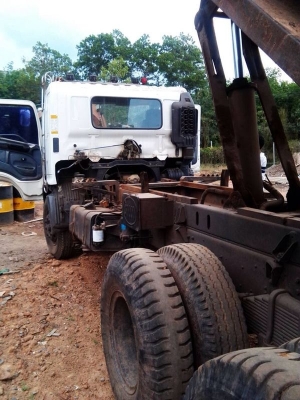 รถฮีโน่ 10 ล้อดั้ม 220 แรงม้า. ปี 48  สนใจติดต่อ 081 - 6079515