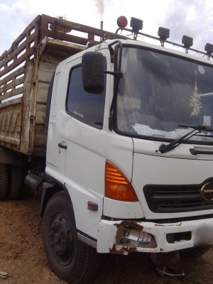 รถฮีโน่ 10 ล้อดั้ม 220 แรงม้า. ปี 48  สนใจติดต่อ 081 - 6079515