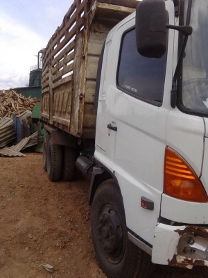 รถฮีโน่ 10 ล้อดั้ม 220 แรงม้า. ปี 48  สนใจติดต่อ 081 - 6079515