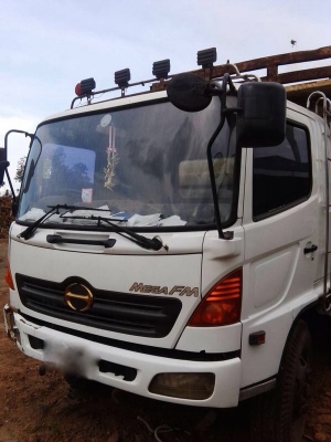 รถฮีโน่ 10 ล้อดั้ม 220 แรงม้า. ปี 48  สนใจติดต่อ 081 - 6079515