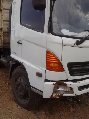 รถฮีโน่ 10 ล้อดั้ม 220 แรงม้า. ปี 48  สนใจติดต่อ 081 - 6079515