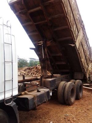 รถฮีโน่ 10 ล้อดั้ม 220 แรงม้า. ปี 48  สนใจติดต่อ 081 - 6079515