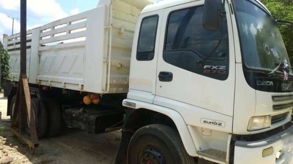 รถอีซูซุ 10 ล้อดั้ม 270 แรงม้า. ปี 49  ( รถสวยๆ )  สนใจติดต่อ 081 - 6079515