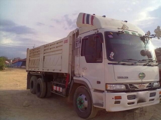 รถฮีโน่ 10 ล้อดั้ม เปอร์เฟีย.  320 แรงม้า.  สนใจติดต่อ 081 - 6079515