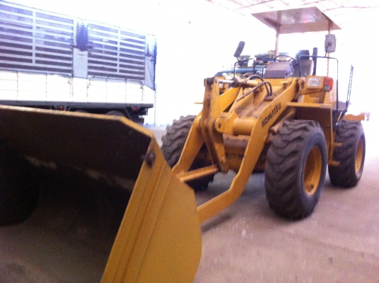 ขายรถตักล้อยาง KOMATSU WA-100-1 รถสวยมาก ต่อแขนแล้ว พร้อมใช้ ราคาคุยกันครับ