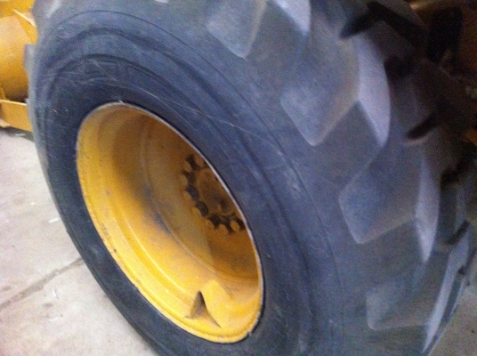 ขายรถตักล้อยาง KOMATSU WA-100-1 รถสวยมาก ต่อแขนแล้ว พร้อมใช้ ราคาคุยกันครับ