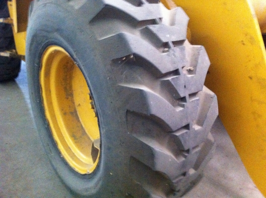 ขายรถตักล้อยาง KOMATSU WA-100-1 รถสวยมาก ต่อแขนแล้ว พร้อมใช้ ราคาคุยกันครับ