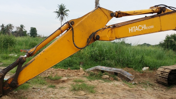 ขายอะใหล่ด่วน HITACHI EX200-2ทั้งคัน ตัดพรุ่งวันที่ 24