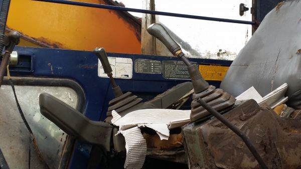 ขายอะใหล่ด่วน HITACHI EX200-2ทั้งคัน ตัดพรุ่งวันที่ 24