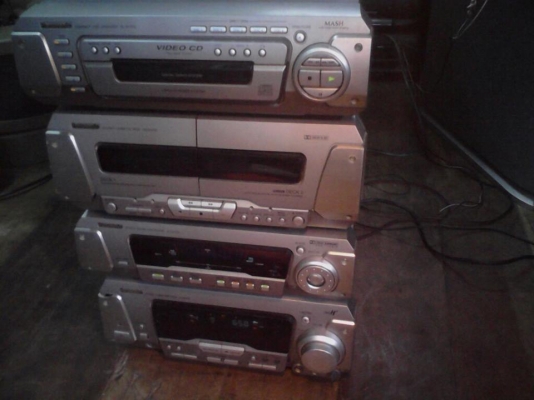 ชายชุดคอมโป้panasonic ดูดีเสียงดีใช้งานได้ปรกติซีดีอ่าน ไม่มีลำโพงถ้าต้องการจัดให้ได้ครับ