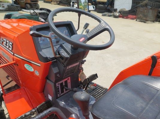 รถไถ KUBOTA L1-235DT มือสอง นำเข้าจากญี่ปุ่น