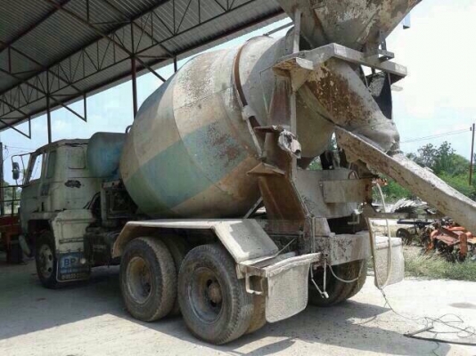 รถบรรทุก 10 ล้อ โม่ปูน