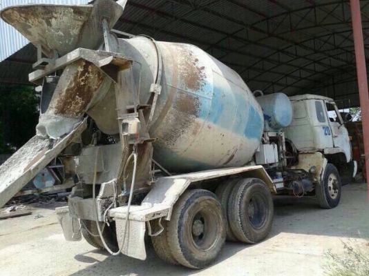 รถบรรทุก 10 ล้อ โม่ปูน