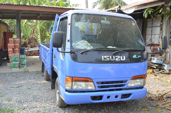 Isuzu  ELF สี่ล้อเล็ก 2,800 cc รถสวยเลขสวย
