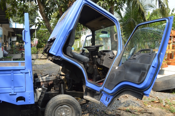 Isuzu  ELF สี่ล้อเล็ก 2,800 cc รถสวยเลขสวย