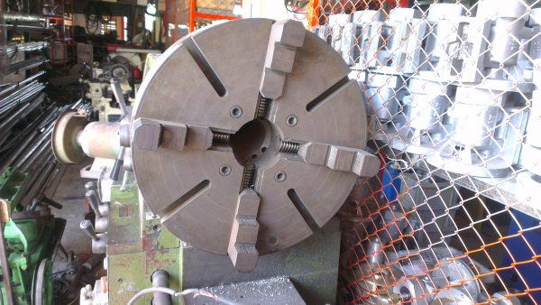 Sell> Lathe แท่นกลึงมือสอง ICOCA รุ่นหนัก 560x1000 4 เพลาเด้ง รูเพลา 4" นิ้ว รอบช้าสุด 15 rpm. 4 จับ 24" นิ้ว 210,000-