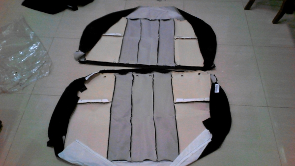 ขายผ้าหุ้มเบาะ แท้ๆ กำมะหยี่ สีดำ ถอดจากรถป้ายแดง vigo 4 ประตู ยังไม่เคยนั่ง 1000 บาท