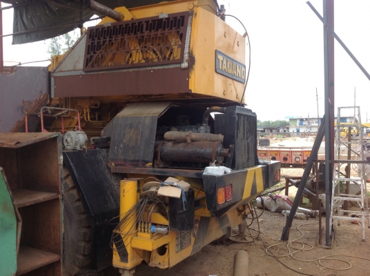 รถเครน ทาดาโน่ ๒๕๐ รถมีอุปกรณ์ครบ ไม่มีทะเบียน