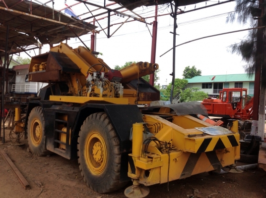 รถเครน ทาดาโน่ ๒๕๐ รถมีอุปกรณ์ครบ ไม่มีทะเบียน