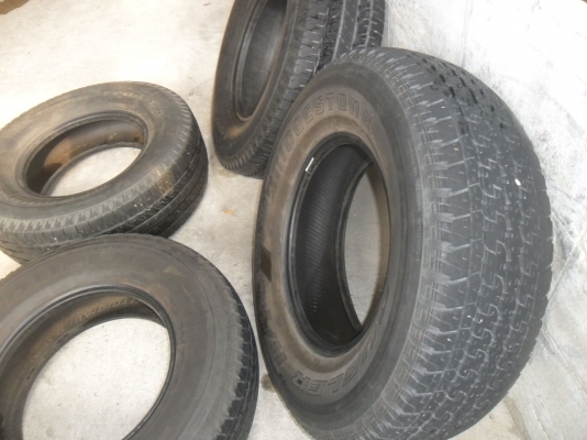 ยาง 265/70R16 สวยๆ 4 เส้น ราคา 2600 บาท ยาง 265/70R16 สวยๆ 4 เส้น ราคา 2600 บาท