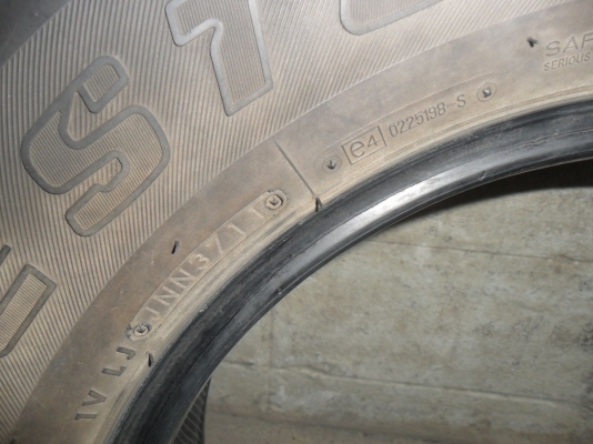 ยาง 265/70R16 สวยๆ 4 เส้น ราคา 2600 บาท ยาง 265/70R16 สวยๆ 4 เส้น ราคา 2600 บาท