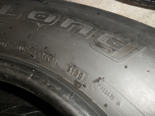 ยาง 265/70R16 สวยๆ 4 เส้น ราคา 2600 บาท ยาง 265/70R16 สวยๆ 4 เส้น ราคา 2600 บาท