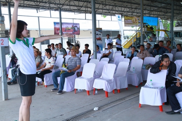 3 พ.ค 57 ยิ่งใหญ่กว่าเดิม งานประมูลเครื่องจักรกลการเกษตรมือสองที่ใหญ่ที่สุด