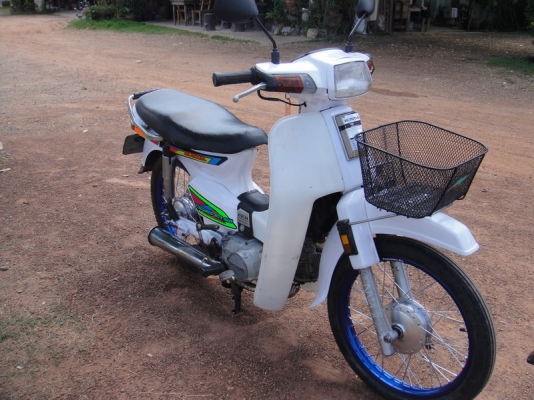 ขายฮอนด้าดรีมคุรุสภา ( ทำสีขาวมุก ) แต่งให้เสร็จ ลงล้อสีสีน้ำเงิน ท่อผ่าดังๆ แน่นๆ ขายฮอนด้าดรีมคุรุสภา ( ทำสีขาวมุก ) แต่งให้เสร็จ ลงล้อสีสีน้ำเงิน ท่อผ่าดังๆ แน่นๆ