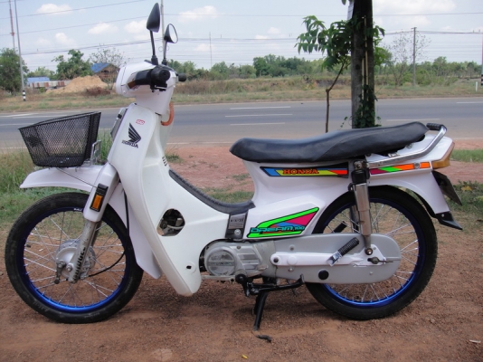 ขายฮอนด้าดรีมคุรุสภา ( ทำสีขาวมุก ) แต่งให้เสร็จ ลงล้อสีสีน้ำเงิน  ท่อผ่าดังๆ แน่นๆ