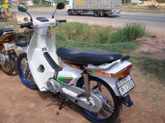 ขายฮอนด้าดรีมคุรุสภา ( ทำสีขาวมุก ) แต่งให้เสร็จ ลงล้อสีสีน้ำเงิน ท่อผ่าดังๆ แน่นๆ ขายฮอนด้าดรีมคุรุสภา ( ทำสีขาวมุก ) แต่งให้เสร็จ ลงล้อสีสีน้ำเงิน ท่อผ่าดังๆ แน่นๆ