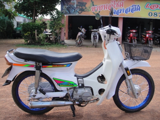 ขายฮอนด้าดรีมคุรุสภา ( ทำสีขาวมุก ) แต่งให้เสร็จ ลงล้อสีสีน้ำเงิน ท่อผ่าดังๆ แน่นๆ ขายฮอนด้าดรีมคุรุสภา ( ทำสีขาวมุก ) แต่งให้เสร็จ ลงล้อสีสีน้ำเงิน ท่อผ่าดังๆ แน่นๆ