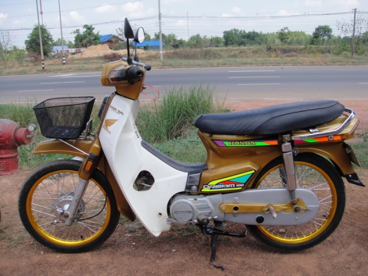 ขายฮอนด้าดรีมคุรุสภา ( ทำสีน้ำตาลทอง ) แต่งให้เสร็จ ลงล้อสีทอง  ท่อผ่าดังๆ แน่นๆ