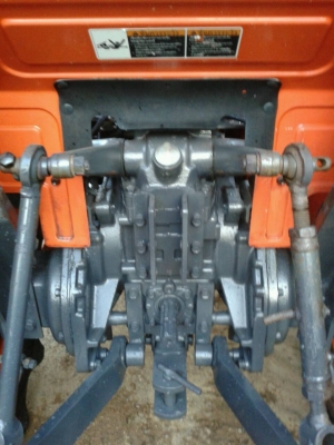 ขายรถไถ KUBOTA L3608 ดันหน้าคานโค้ง พร้อมโรตารี่ 1.6 ทะเบียนพร้อมโอน