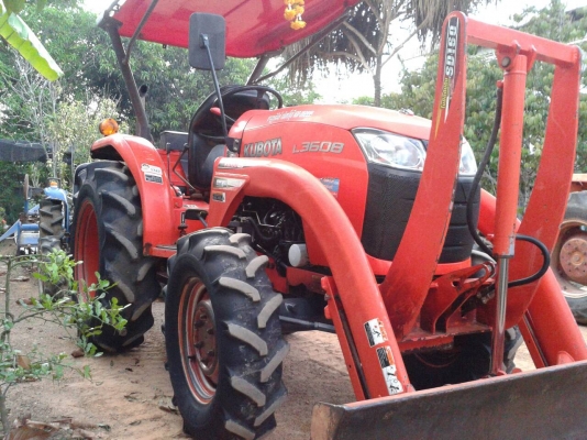 ขายรถไถ KUBOTA L3608 ดันหน้าคานโค้ง พร้อมโรตารี่ 1.6 ทะเบียนพร้อมโอน