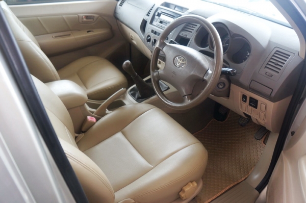 TOYOTA VIGO 4ประตู ปี 2005 ขายรถสวย สีสวย ARIBAG+ABS เครื่องเดิม เกียร์,ช่วงล่าง ปกติ แอร์เย็น ล้อ MAX สภาพ เบาะ,พวงมาลัย สวย รถพร้อมใช้งานทีนที จัดไฟแนนได้