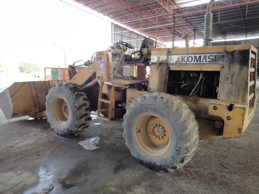 รถตัก Komatsu 501 เอวอ่อนคล่องตัว รถตัก Komatsu 501 เอวอ่อนคล่องตัว