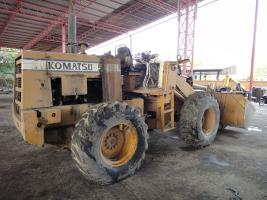 รถตัก Komatsu 501 เอวอ่อนคล่องตัว