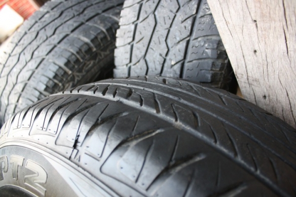 ขายแม็ก Toyota Land Cruiser VX80 พร้อมยาง 265/70 r16 ปี 11 ครับ