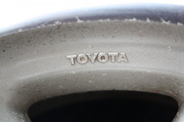 ขายแม็ก Toyota Land Cruiser VX80 พร้อมยาง 265/70 r16 ปี 11 ครับ