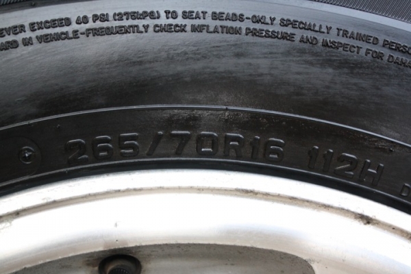 ขายแม็ก Toyota Land Cruiser VX80 พร้อมยาง 265/70 r16 ปี 11 ครับ