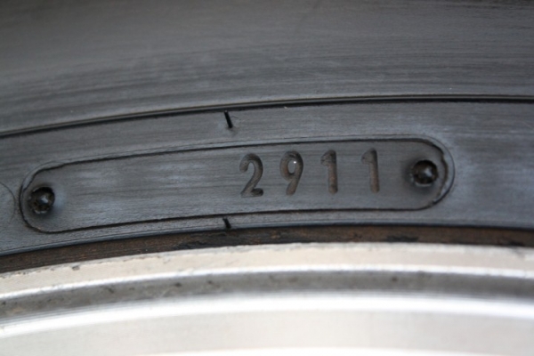 ขายแม็ก Toyota Land Cruiser VX80 พร้อมยาง 265/70 r16 ปี 11 ครับ