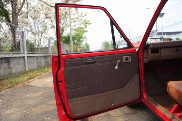 ขาย datsun 720 สภาพทำมาหมดแล้ว