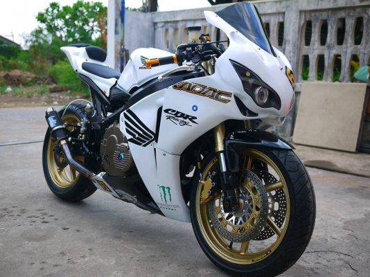 ขายcbr400ทะเบียนเครื่องสดมากของเเต่งเต็มแฟร์ลิ่งcbr1000 ขายcbr400ทะเบียนเครื่องสดมากของเเต่งเต็มแฟร์ลิ่งcbr1000