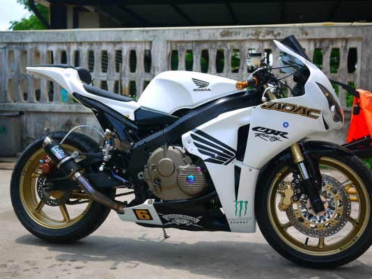 ขายcbr400ทะเบียนเครื่องสดมากของเเต่งเต็มแฟร์ลิ่งcbr1000 ขายcbr400ทะเบียนเครื่องสดมากของเเต่งเต็มแฟร์ลิ่งcbr1000